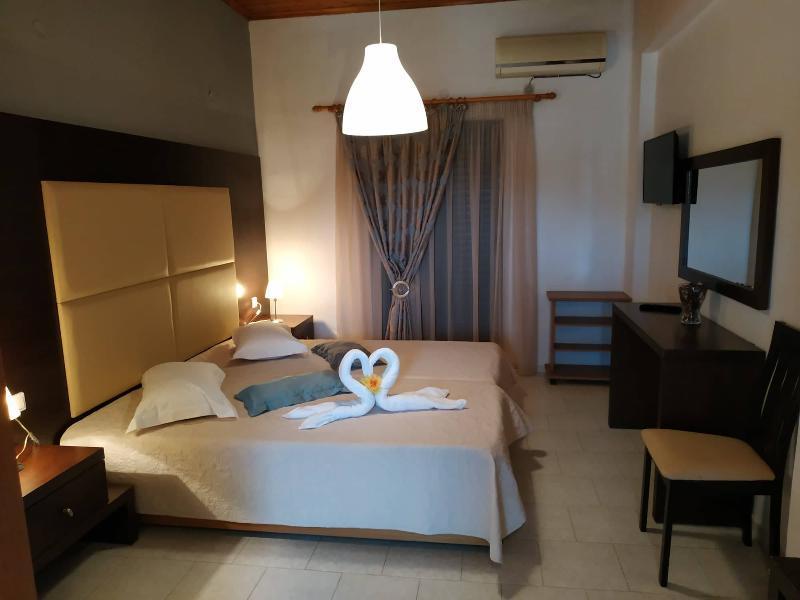 Eleni'S Garden & Castello Suites 阿利卡纳斯 外观 照片