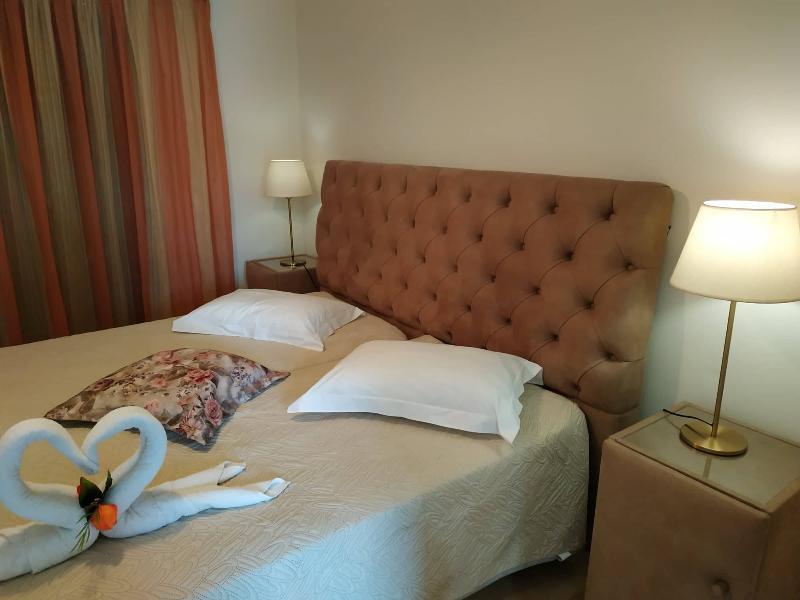 Eleni'S Garden & Castello Suites 阿利卡纳斯 外观 照片