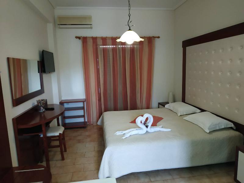 Eleni'S Garden & Castello Suites 阿利卡纳斯 外观 照片