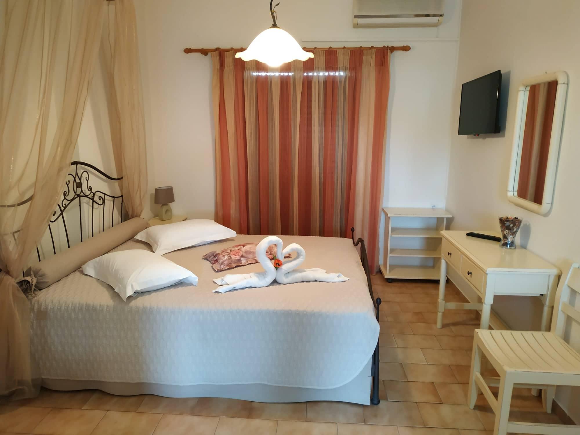 Eleni'S Garden & Castello Suites 阿利卡纳斯 外观 照片