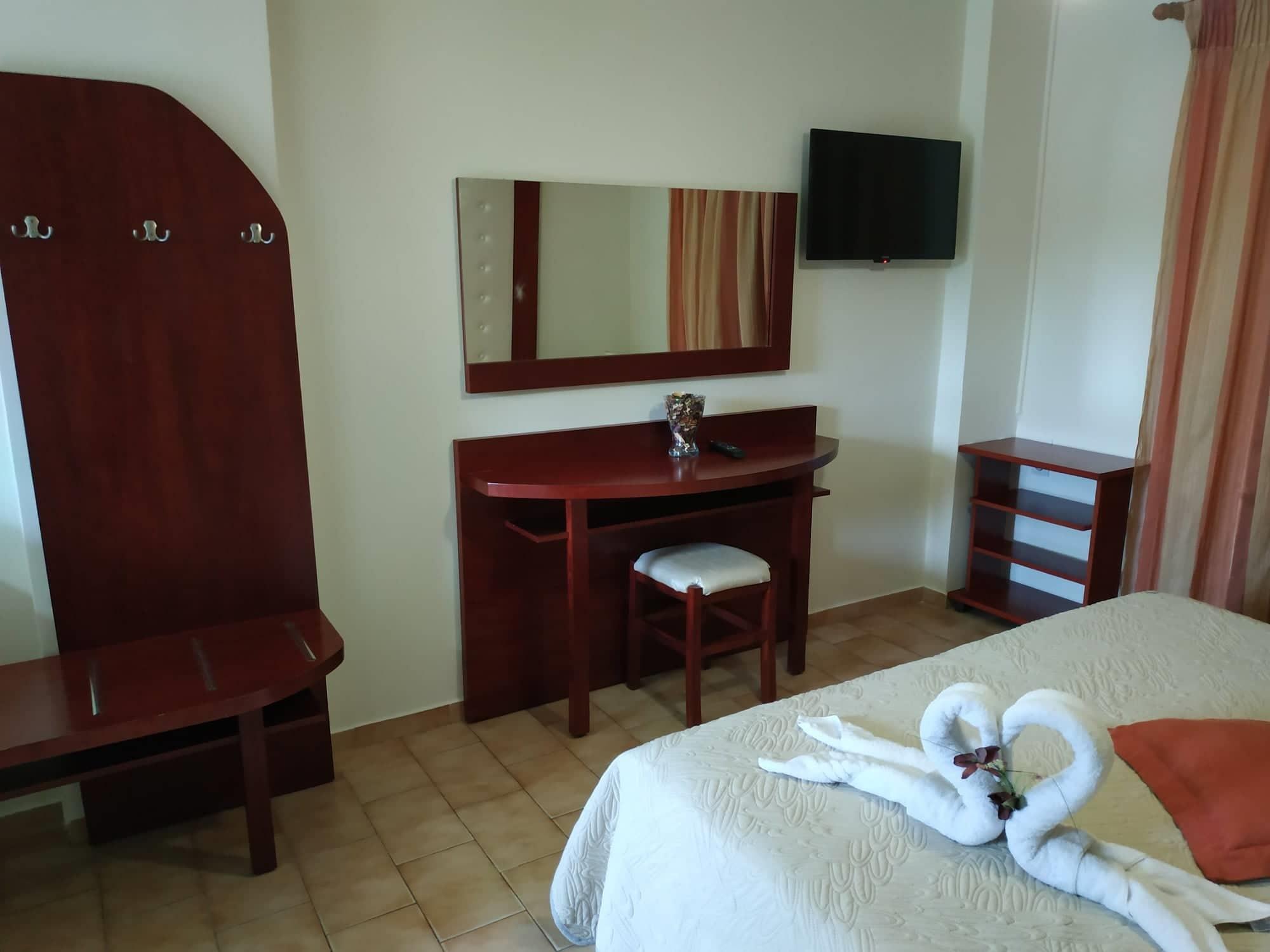 Eleni'S Garden & Castello Suites 阿利卡纳斯 外观 照片