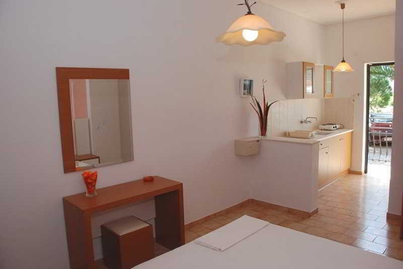 Eleni'S Garden & Castello Suites 阿利卡纳斯 外观 照片