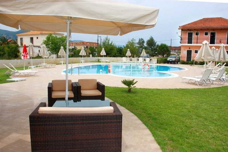 Eleni'S Garden & Castello Suites 阿利卡纳斯 外观 照片