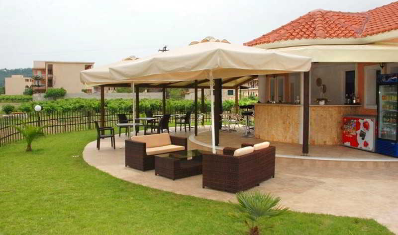 Eleni'S Garden & Castello Suites 阿利卡纳斯 外观 照片